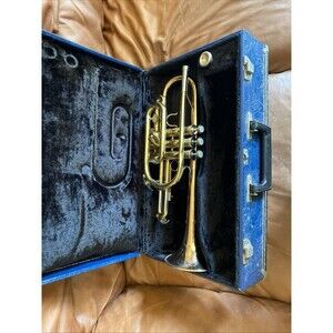 Vintage Holton Collegiate C-602 Bb cornet silver and brass (1966) box